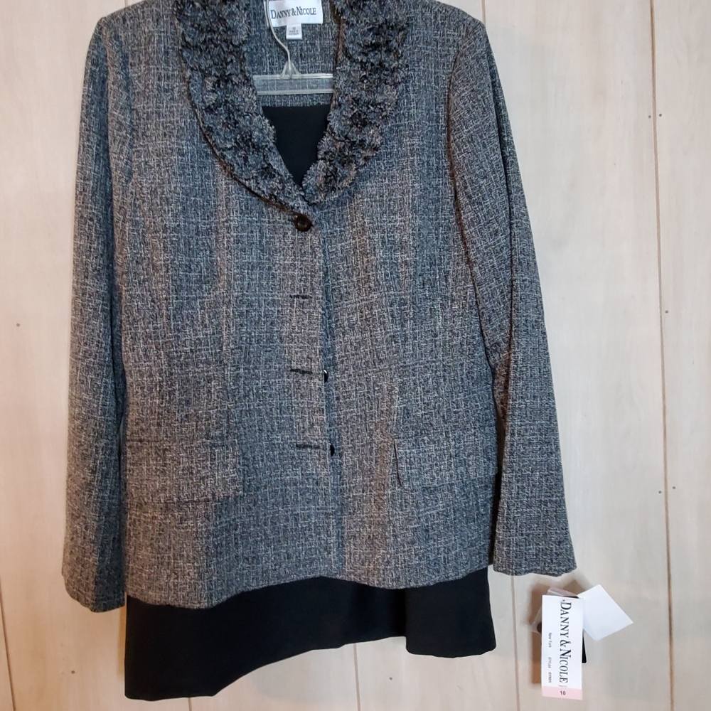 Danny & Nicole Suit Blazer and Skirt Size 10 NWT